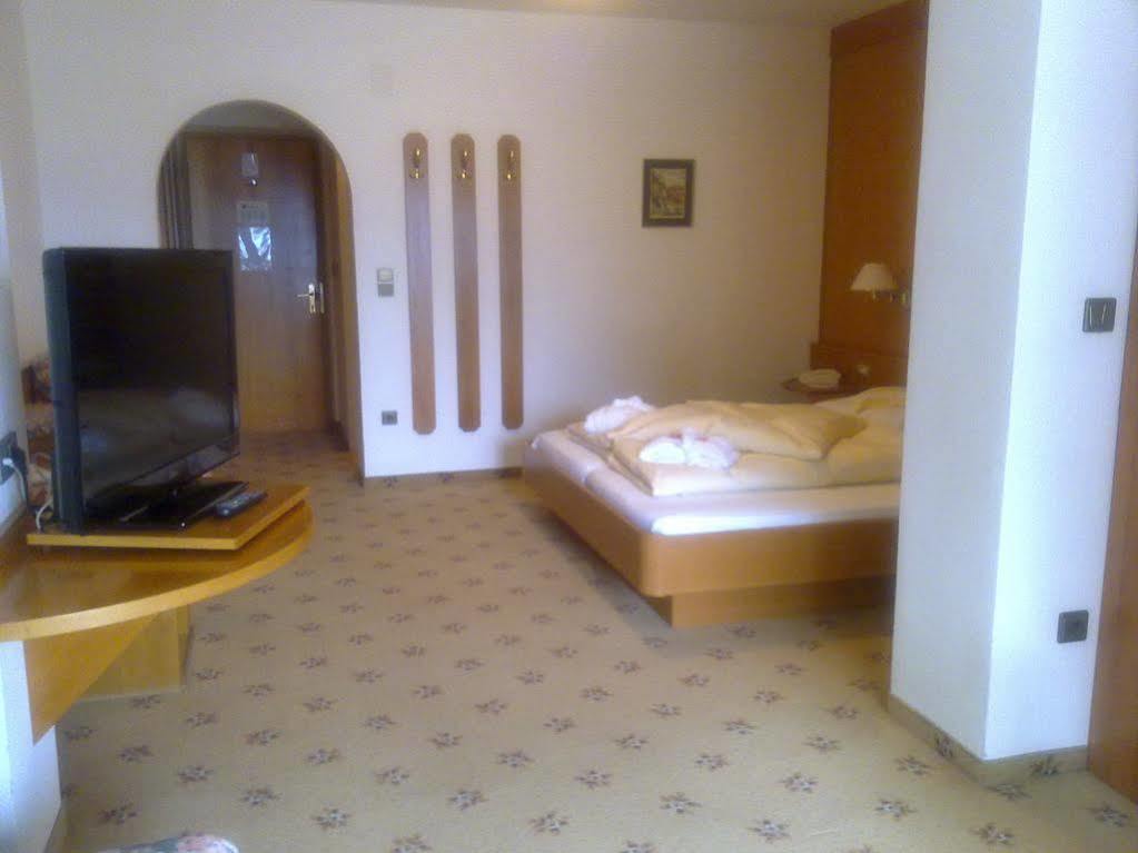 Fruehstuecks-Hotel Olympia Tirolo Kültér fotó